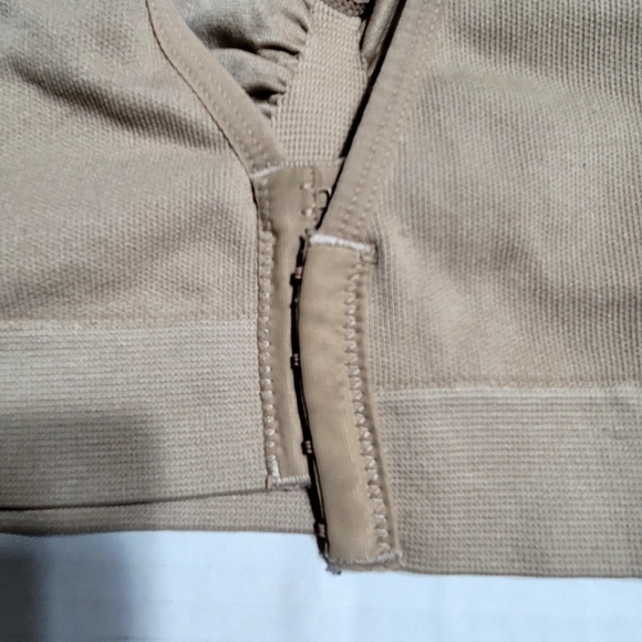 BREEZIES Bralette Beige Lace Size M Removeable Pads Nylon/Spandex - Picture 4 of 8